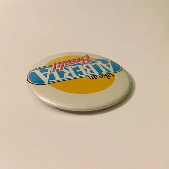 Vintage Take An Alberta Break Holiday Canada Logo Slogan AB Pinback Pin Button - Picture 3 of 7